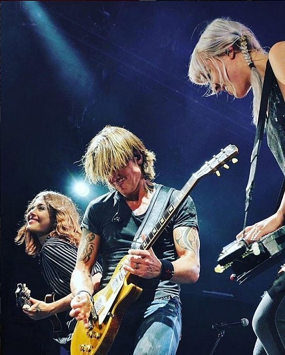 Larkin Poe w Keith Urban