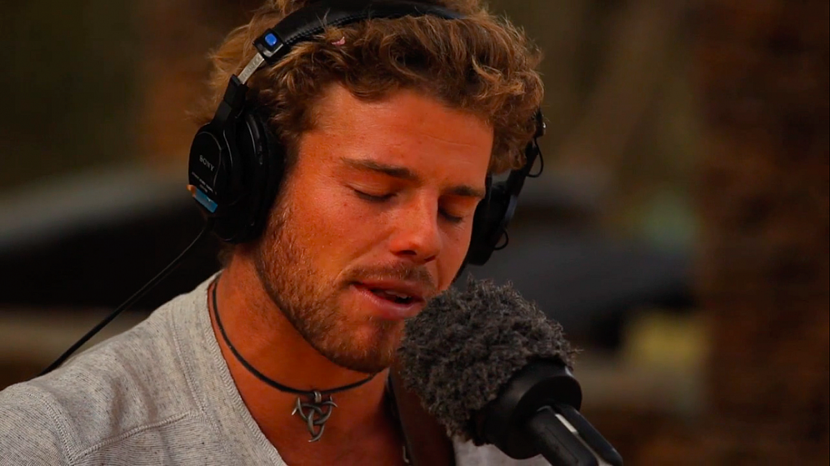 LOVING HOME LIVE OUTSIDE THUMBNAILS