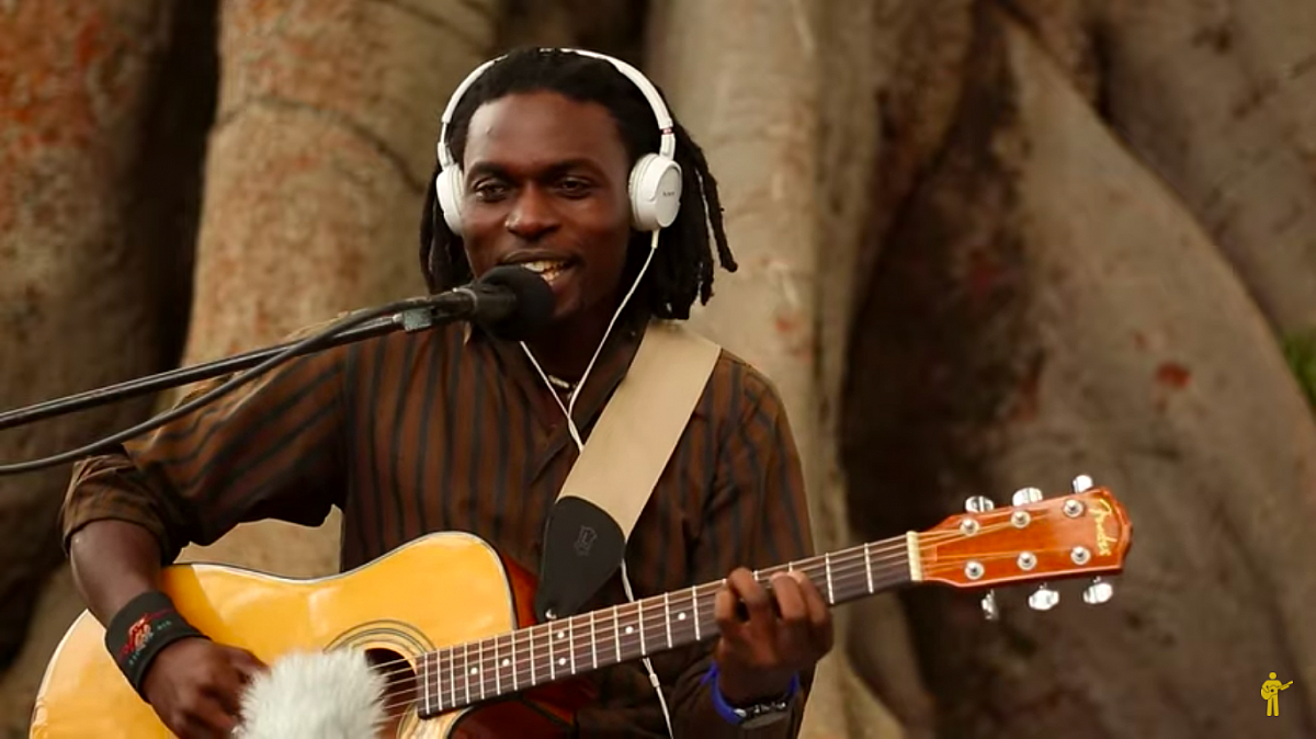 Lamuka LIVE OUTSIDE THUMBNAIL