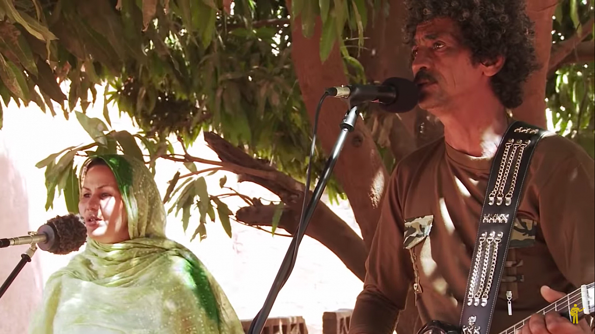 Le Chant des Fauves live outside thumbnail