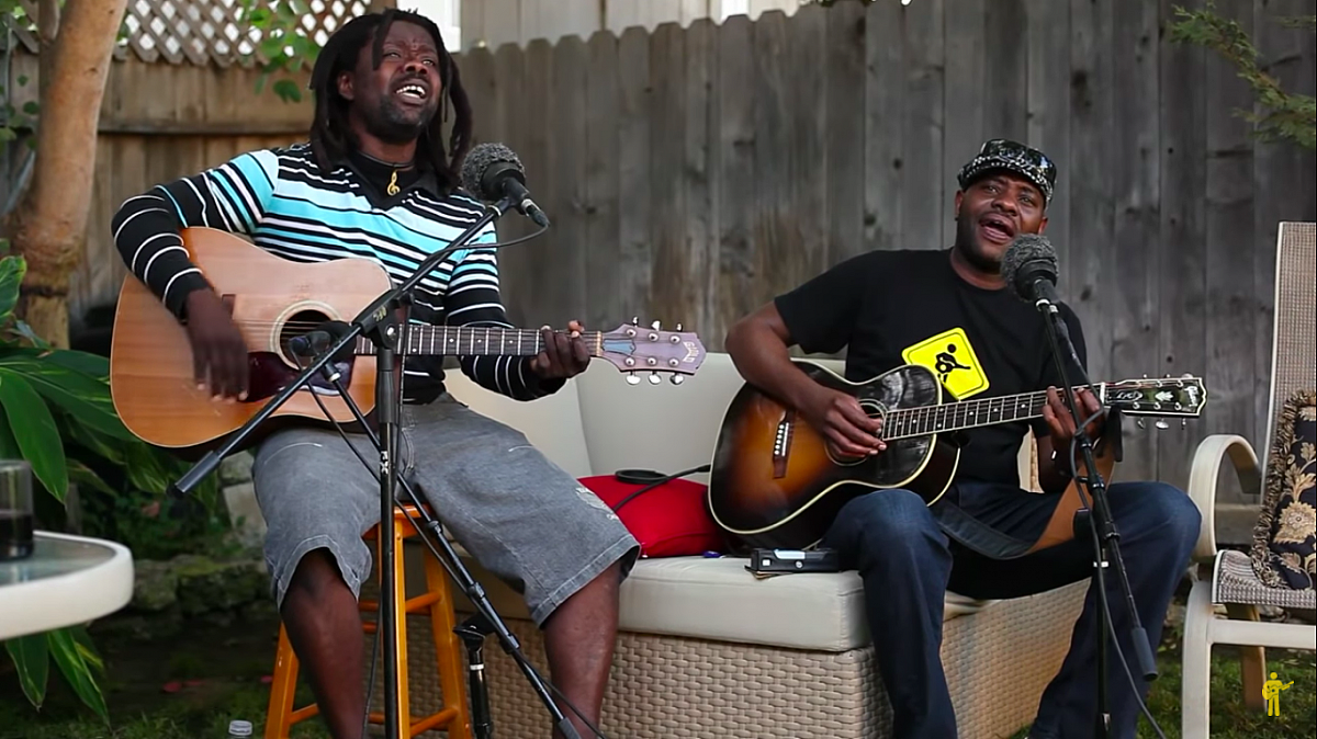 Mellow Mood LIVE OUTSIDEÇ THUMBNAIL