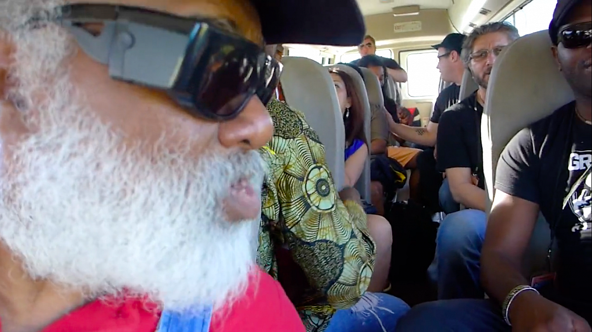 Singing on the Bus MEMBER EXCLUSIVE THUMBNAIL