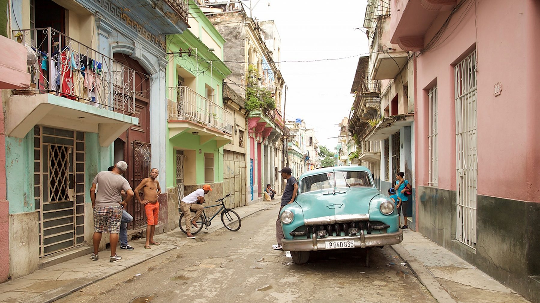 Behind the scenes Cuba thumb